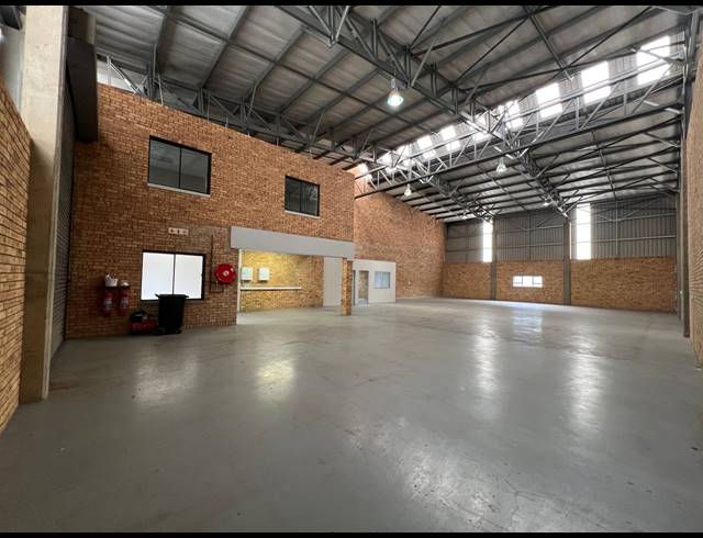472M² WAREHOUSE TO LET IN LASER PARK